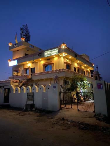 Hostal The Village Heart