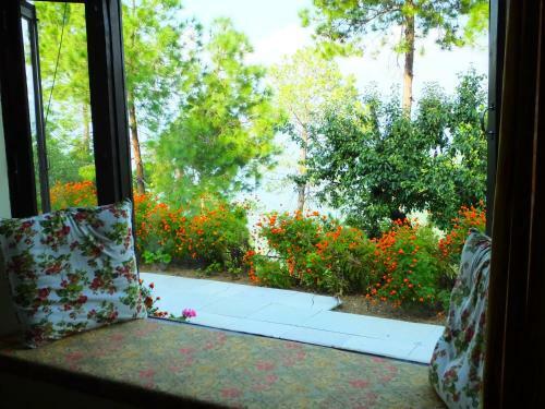 Hostie Sharanam - Mountain Villa