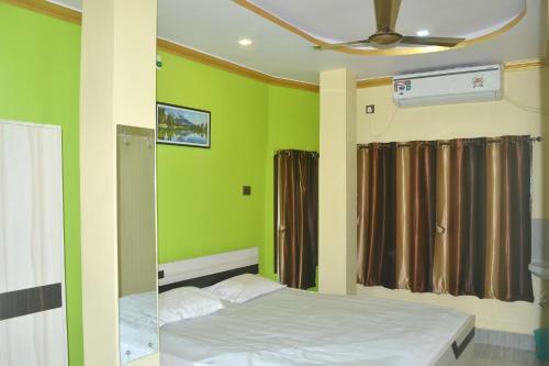 Hotel New Mukherjee Lodge