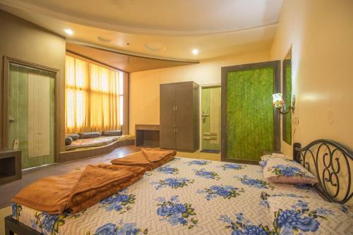 Hotel Bhimas Paradise