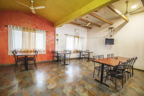 Hotel Bhimas Paradise