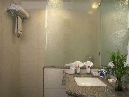 Hotel Legend Sarovar Portico