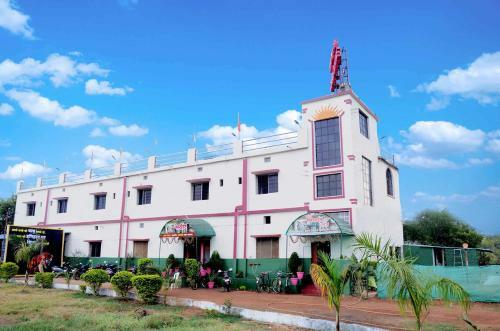 Hotel Sunshine And Lodge