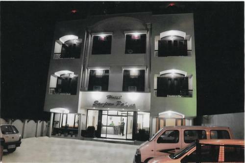 Hotel Sanjeev Palace
