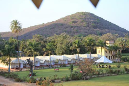 Hotel Ummaid Bagh Resort