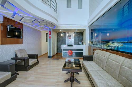 Oyo 11414 Hotel Silver Suites