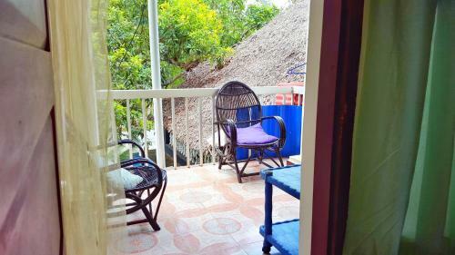 Hotel Thaa Cafe Akshay Beach Resort
