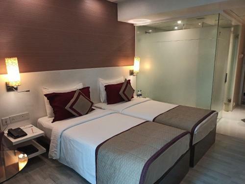 Hotel Majestic Court Sarovar Portico