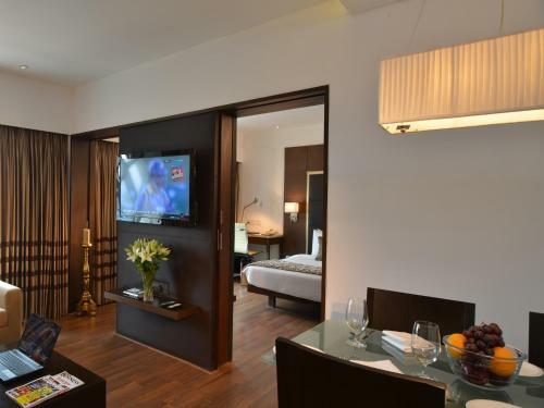 Hotel Majestic Court Sarovar Portico