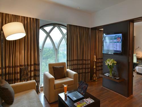 Hotel Majestic Court Sarovar Portico
