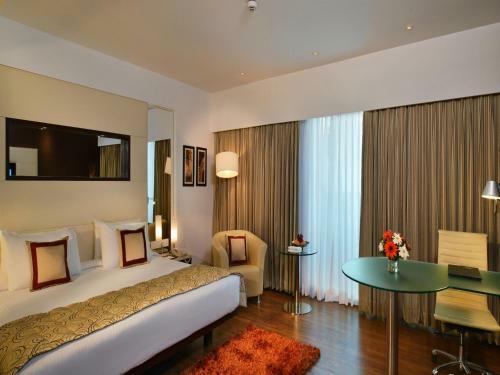 Hotel Majestic Court Sarovar Portico