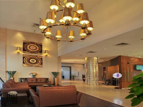 Hotel Majestic Court Sarovar Portico