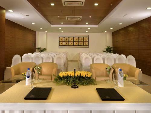 Hotel Majestic Court Sarovar Portico