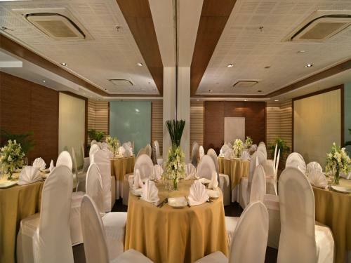 Hotel Majestic Court Sarovar Portico