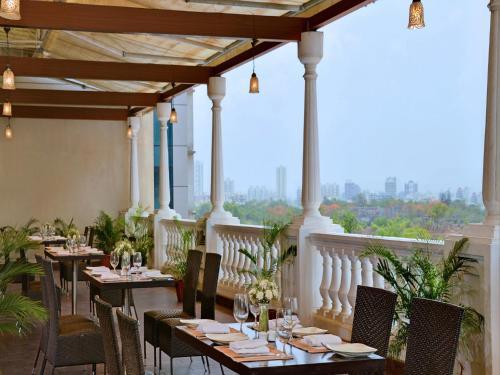 Hotel Majestic Court Sarovar Portico