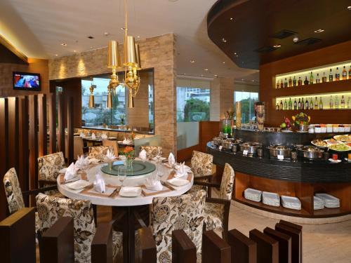 Hotel Majestic Court Sarovar Portico