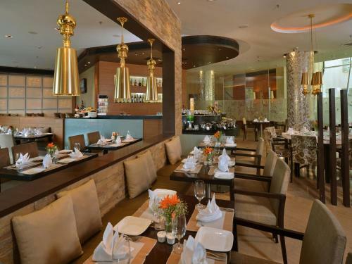 Hotel Majestic Court Sarovar Portico