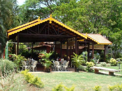 Hotel The Village