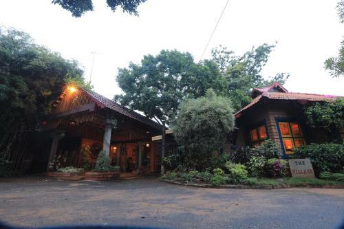 Hotel The Village