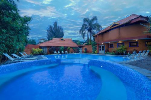 Hotel The Village