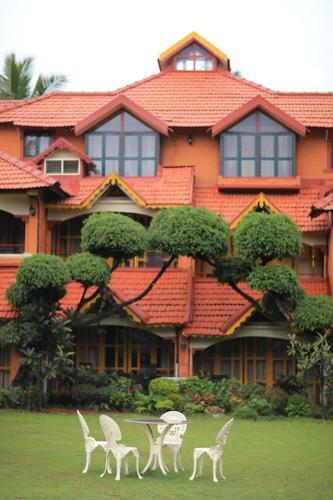 Hotel The Village
