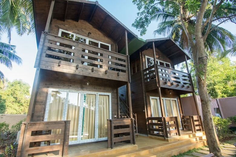 Hotel Vinnca Woodvillas Beachfront Resort