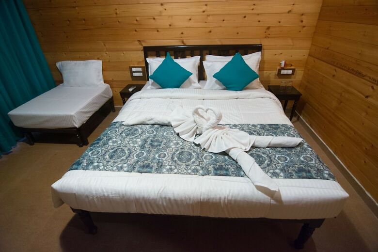 Hotel Vinnca Woodvillas Beachfront Resort
