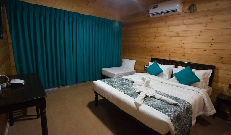 Hotel Vinnca Woodvillas Beachfront Resort