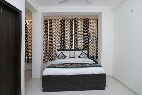 Oyo 12738 Hotel Diamond