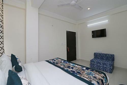 Oyo 12738 Hotel Diamond
