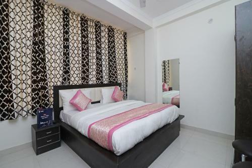 Oyo 12738 Hotel Diamond