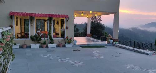 Hotel Mist N Meadows Resort
