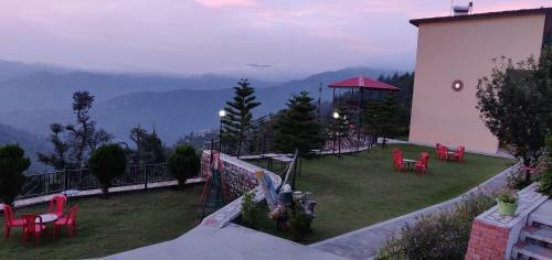 Hotel Mist N Meadows Resort