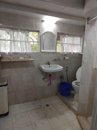 Hostal Sharnga Guest House