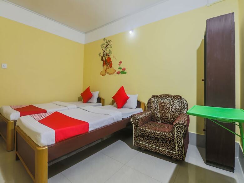 Oyo 27073 Hotel Grand Silicon