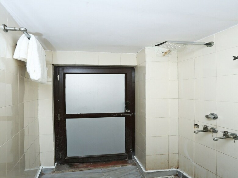 Oyo 27073 Hotel Grand Silicon