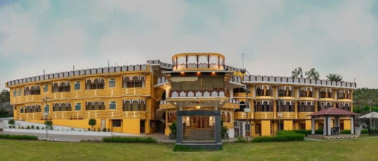 Hotel Rishika Clarks Inn