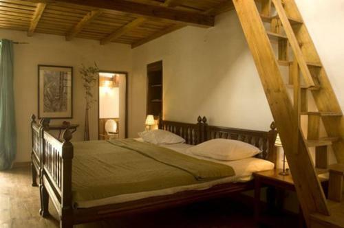 The Olive Room Stay - Two Chimneys Gethis