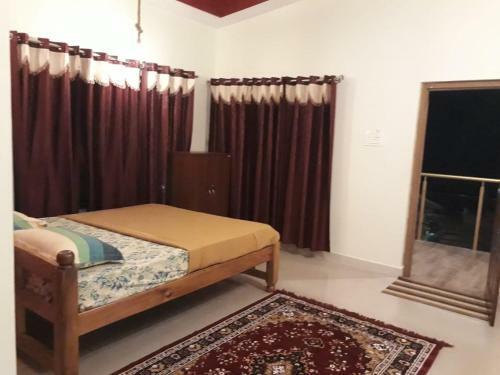 Hotel 5 Mile Beach Resort