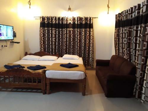 Hotel 5 Mile Beach Resort