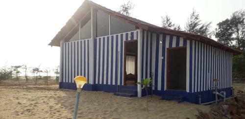 Hotel 5 Mile Beach Resort