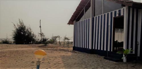 Hotel 5 Mile Beach Resort
