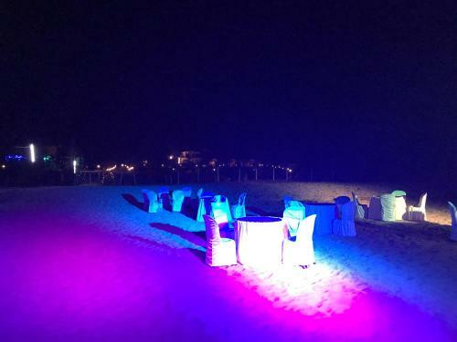 Hotel 5 Mile Beach Resort