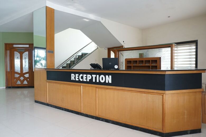 Oyo 24487 Hotel Raj Regency