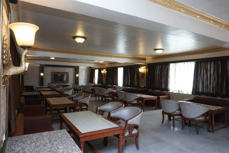 Oyo 24487 Hotel Raj Regency