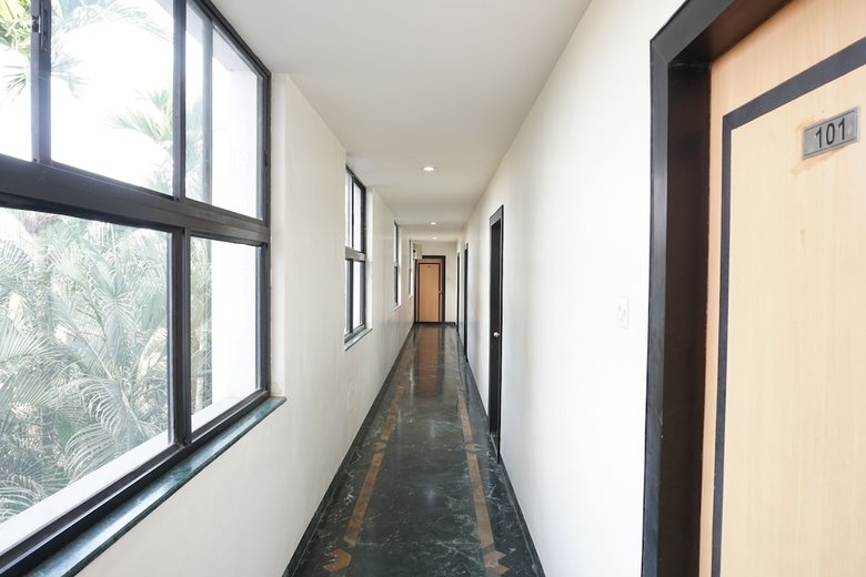 Oyo 24487 Hotel Raj Regency