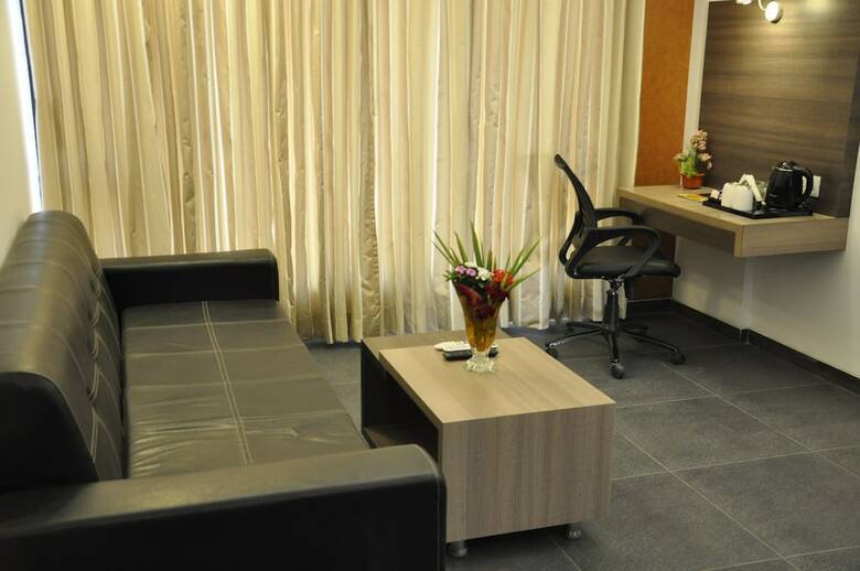 Mango Hotels Tansha Regal