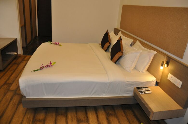 Mango Hotels Tansha Regal