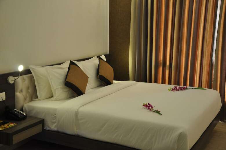 Mango Hotels Tansha Regal