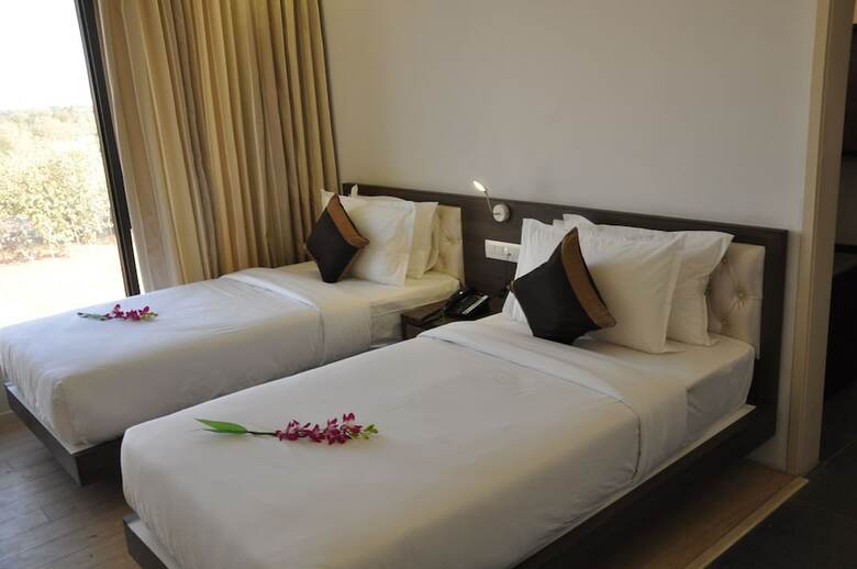 Mango Hotels Tansha Regal